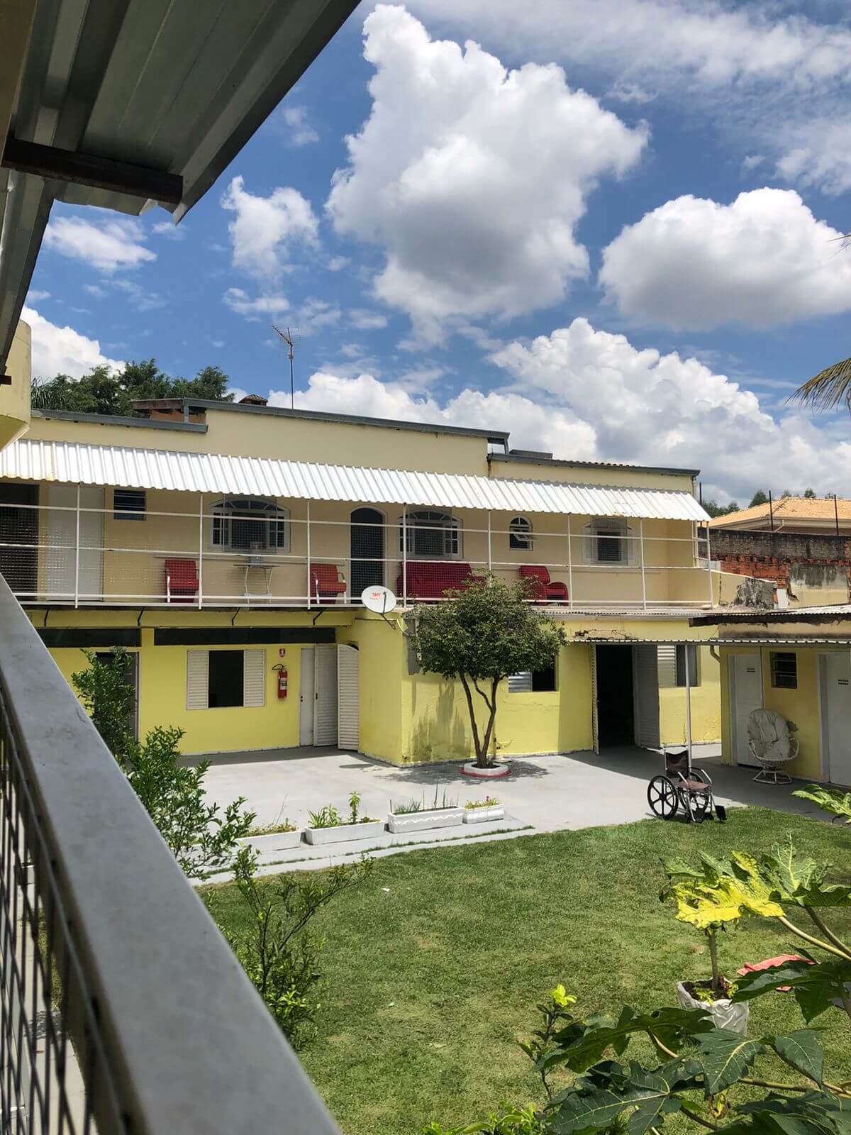 Equipe médica cuidando de idosos na Clínica de Repouso Sol Sorocaba